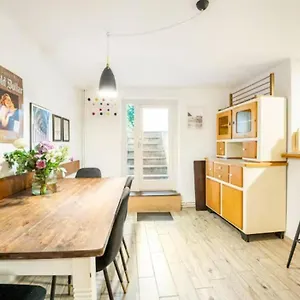 Gemütliche 3-zkb Wc Souterrainwohnung In Bestlage , Hamburg Deutschland